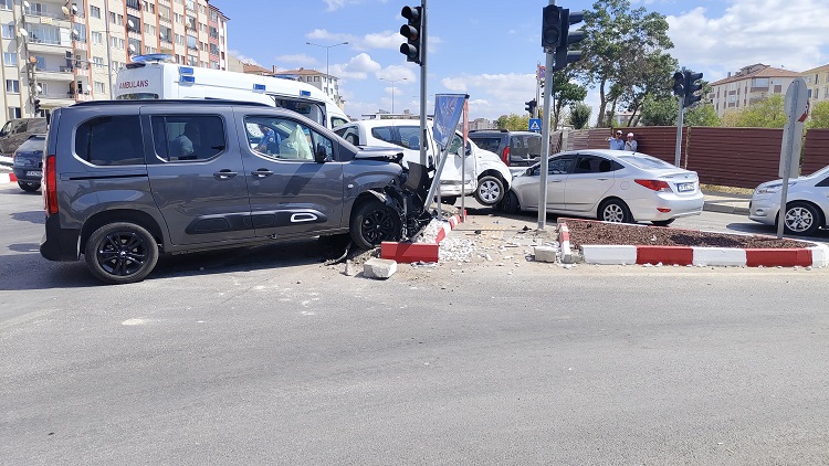 Zincirleme kazada 2 kişi yaralandı