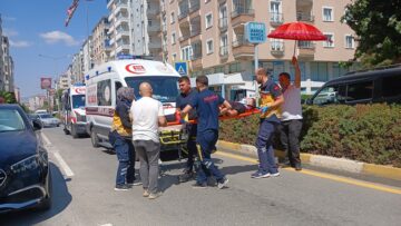 Motosiklet karşıya geçen yayaya çarptı