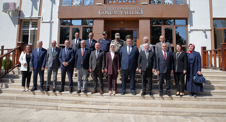 Bakan Çorum’da ziyaretlerde bulundu