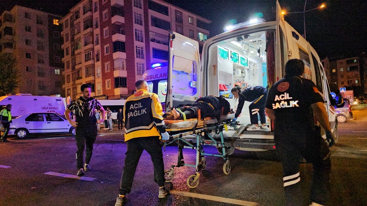 Motosiklet kazasında 2 çocuk 4 yaralı