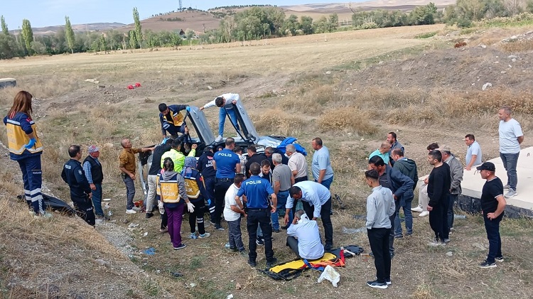 Düğün konvoyunda kaza: 2 yaralı