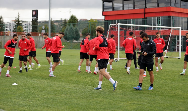 Çorum FK’de 6 futbolcuya izin verildi