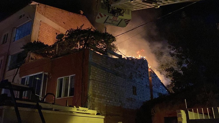 Karı koca yangında dumandan etkilendi