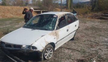 Otomobil köprüden tarlaya uçtu