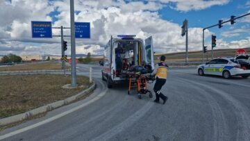  Taksi ile üç tekerlekli motosiklet çarpıştı