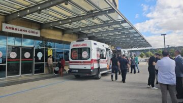 İki otomobil çarpıştı:1 ölü 4 yaralı