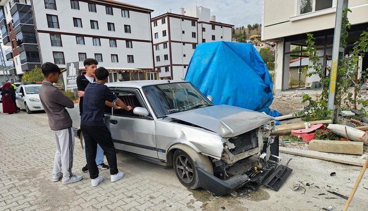 16 yaşındaki sürücü kaçarken kaza yaptı