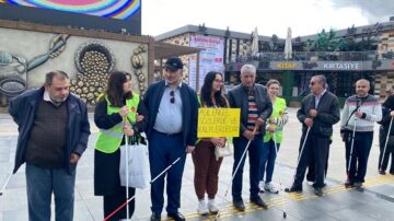 Beyaz baston farkındalığı için yürüdüler