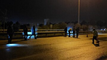 Çelik bariyerlere çarpan genç öldü