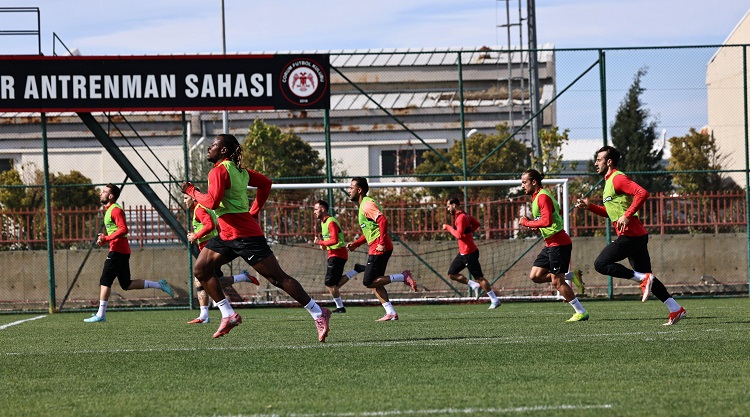 Arca Çorum FK taktik ve koşu çalıştı