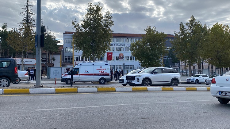 17 yaşındaki genç bıçakla yaralandı