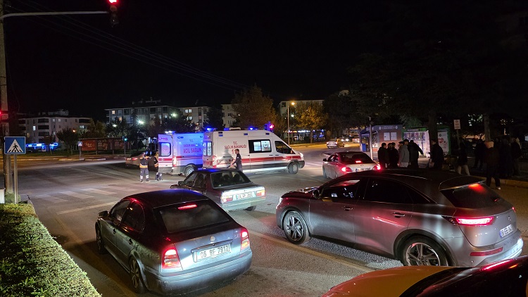 Devrilen motosikletteki 2 kişi yaralandı