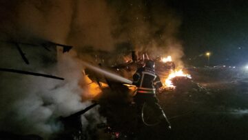 Yangında evdeki 7 kişi dumandan etkilendi