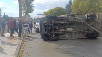 Kamyonet ile otomobil çarpıştı:5 yaralı
