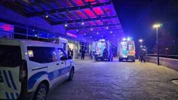 Çocukların kavgasında iki kişi bıçaklandı!