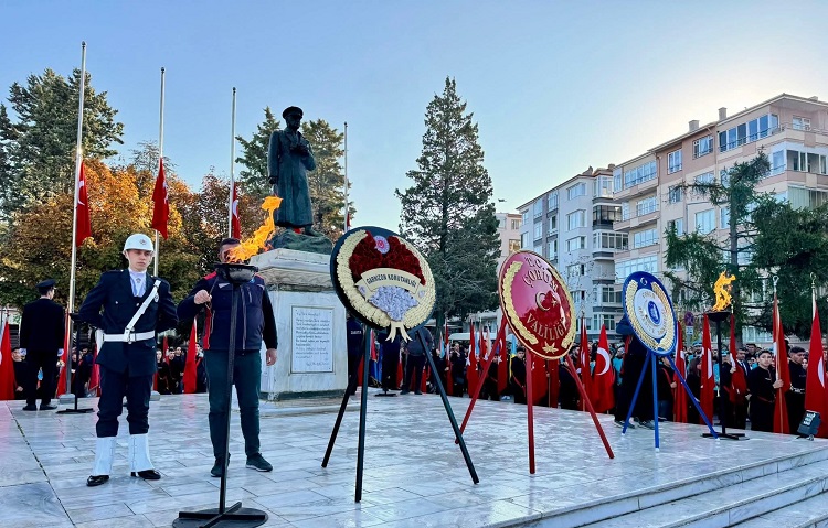 Mustafa Kemal Atatürk saygıyla anıldı