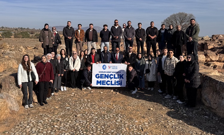 Üniversiteli gençler Ortaköy’ü gezdi