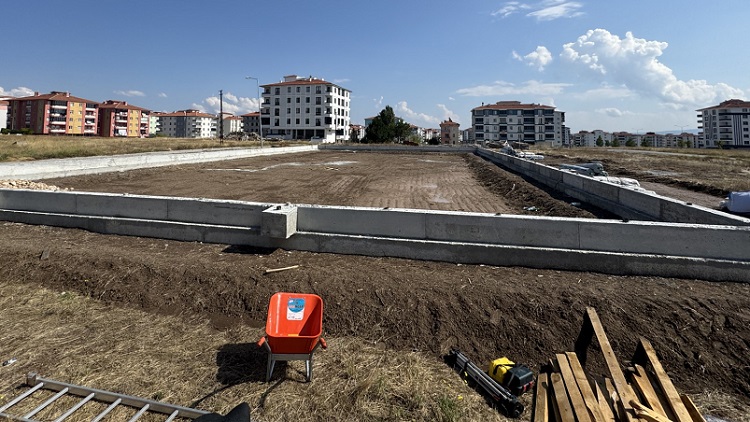 11 halı saha 2 okula spor salonu yapılacak