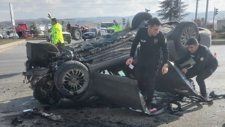 Kontrolden çıkarak takla attı