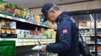 Zabıta ekiplerinden marketlere sıkı denetim