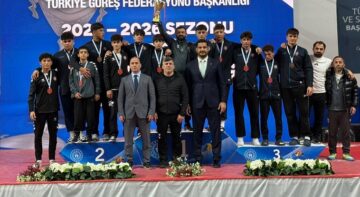 Güreşçiler Ankara’dan üçüncülükle döndü