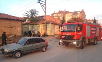 Metruk evde çıkan yangın söndürüldü