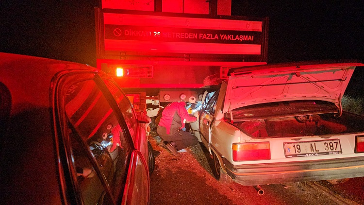 İki otomobil vince çarptı:1 kişi öldü