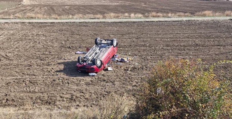 Kontrolden çıkarak tarlaya uçtu!
