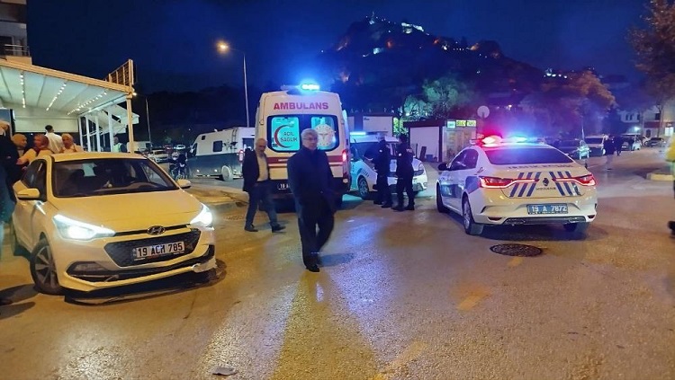  Otomobil ile motosiklet çarpıştı: 1 yaralı