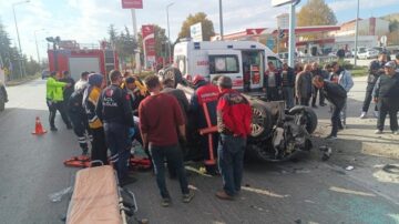 Kontrolden çıkan otomobil takla attı