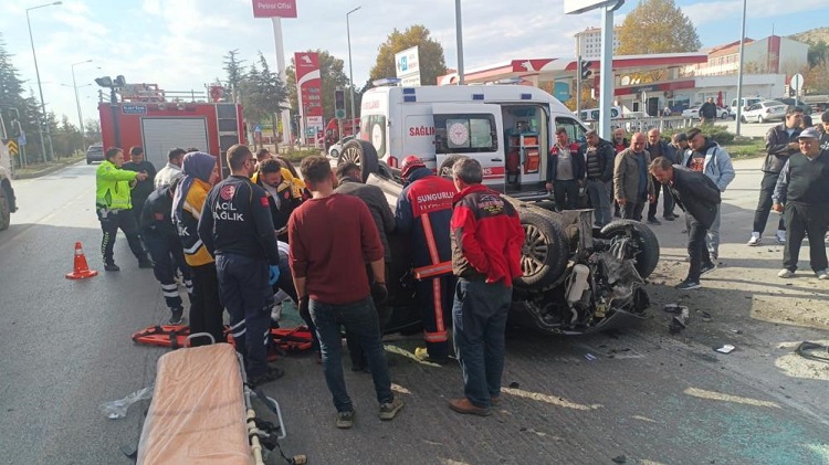Kontrolden çıkan otomobil takla attı