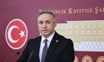 Çiftçinin soğan ve patatesi tarlada kaldı