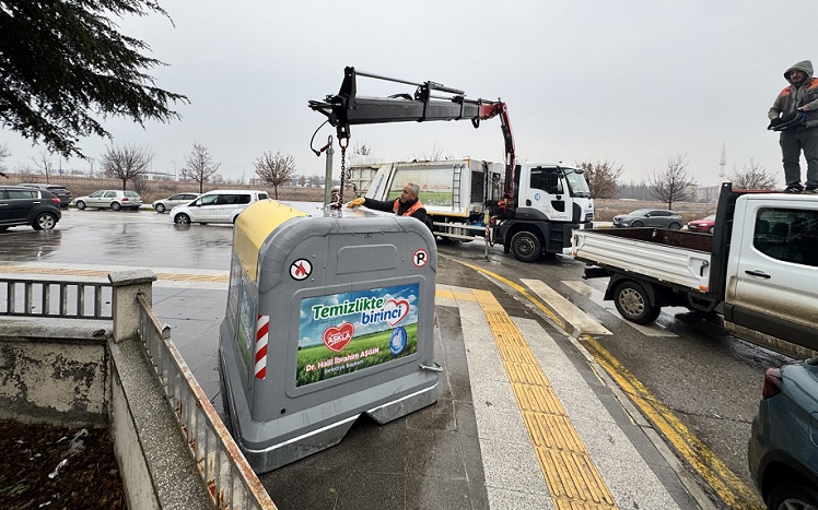 Belediye çöp konteynerlerini değiştiriyor