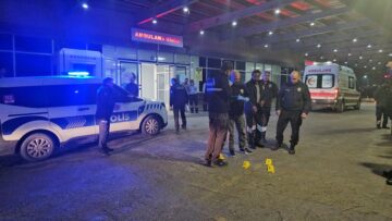 Acil önünde silahlı akraba kavgası!