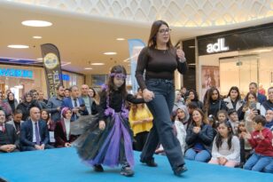 Anaokulu öğrencilerinden anlamlı defile