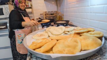 İlk namaz çöreği geleneği sürüyor