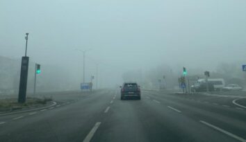 Yoğun sis ulaşımı olumsuz etkiledi