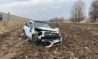 Yoldan çıkan cip takla attı:2 yaralı