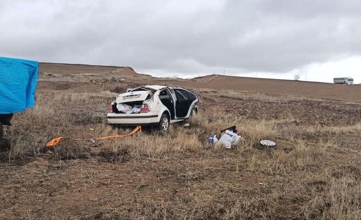 Otomobil şarampole yuvarlandı: 2 yaralı