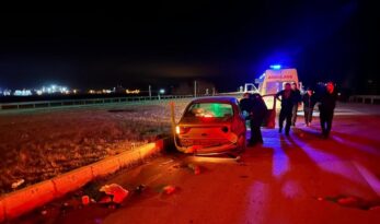 Otomobil ile tır kavşakta çarpıştı!