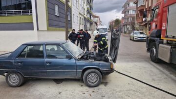 Motor kısmı tutuşan araç söndürüldü