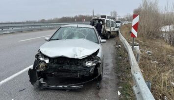 Kaza yapan araca ve yolculara çarptı!