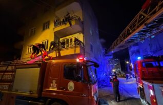 Yangında 10 kişi dumandan etkilendi