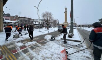 Kar ve buzlanmaya karşı seferber oldular
