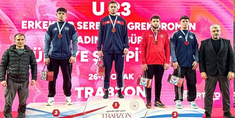 Çorumlu güreşçiler madalyalarla döndüler