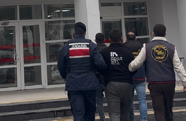 10 evden hırsızlık yapan 2 kişi tutuklandı