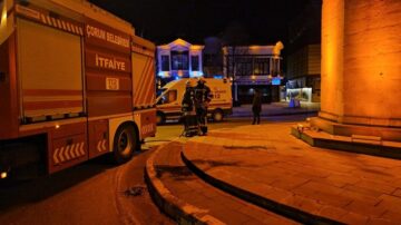 Saat Kulesi önünde kendini yakmaya çalıştı!