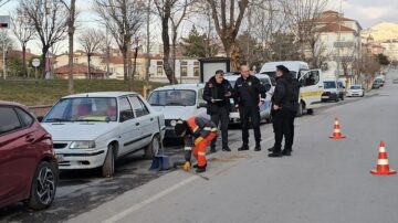 Motosiklet yayaya çarptı 2 kişi yaralandı