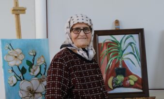 Esme teyze eğitim sevgisiyle örnek oluyor