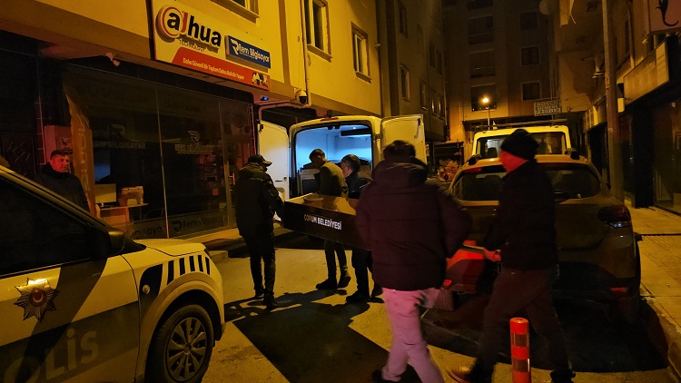 Haber alamadığı kardeşini evinde ölü buldu